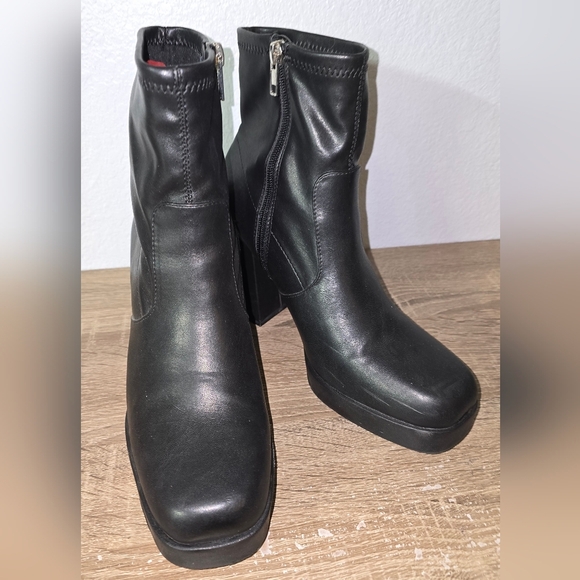 Steve Madden Ever Retro Y2K Inspired Platform Boots Black Ankle Bootie Size 9 - Picture 4 of 10